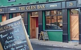 Central 2 Bed Apartment Above Great Derry Pub